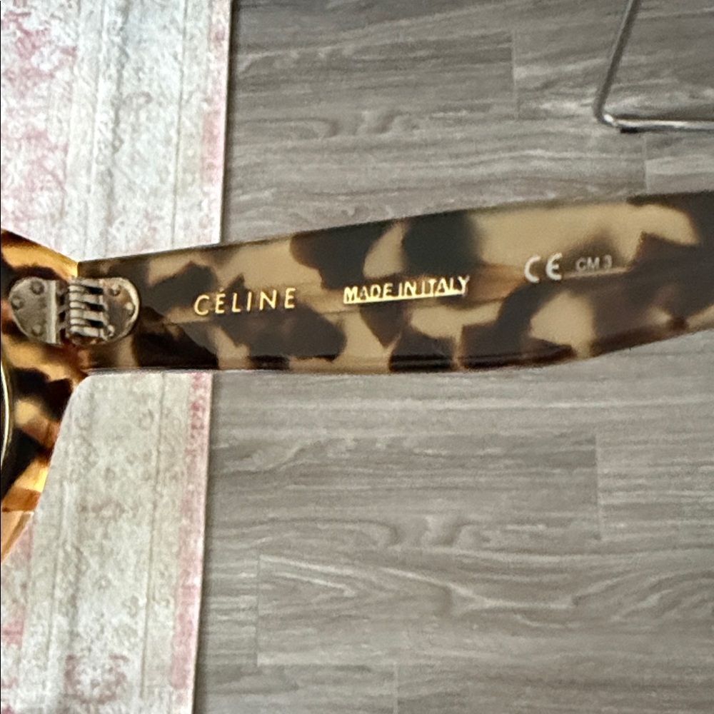 Authentic Céline Tortoiseshell Round Sunglasses - Picture 7 of 11